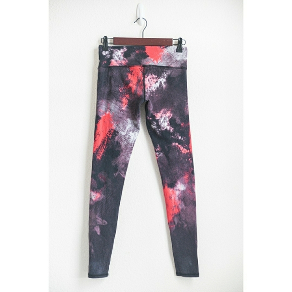 Alo Yoga Ruby Red Smoke Leggings - Picture 3 of 7
